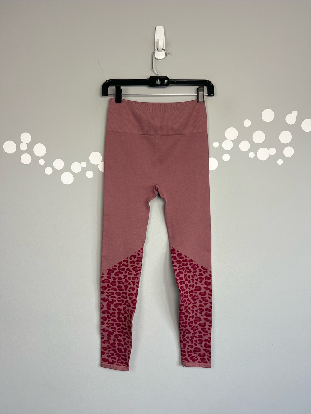 Fabletics High Waisted Seamless Leopard Leggings Pink Red Size S Activewear Athl - Picture 4 of 9